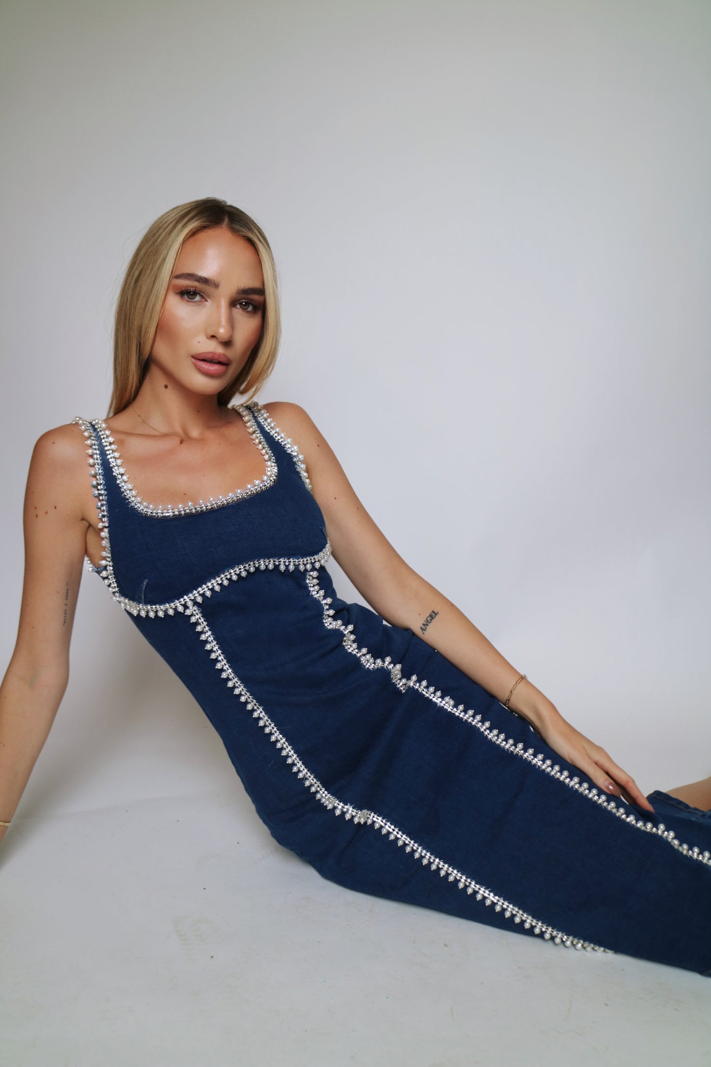 Y La Femme en Bleu